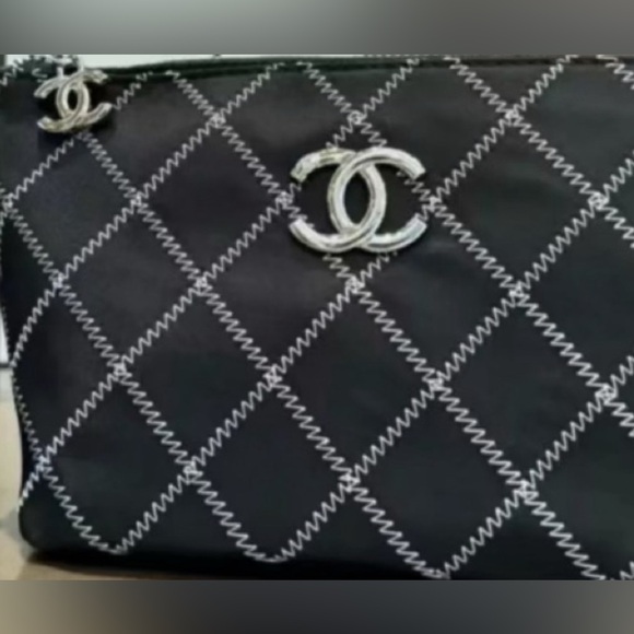 Chanel wristlet or clutch  . New with box. - Picture 3 of 9